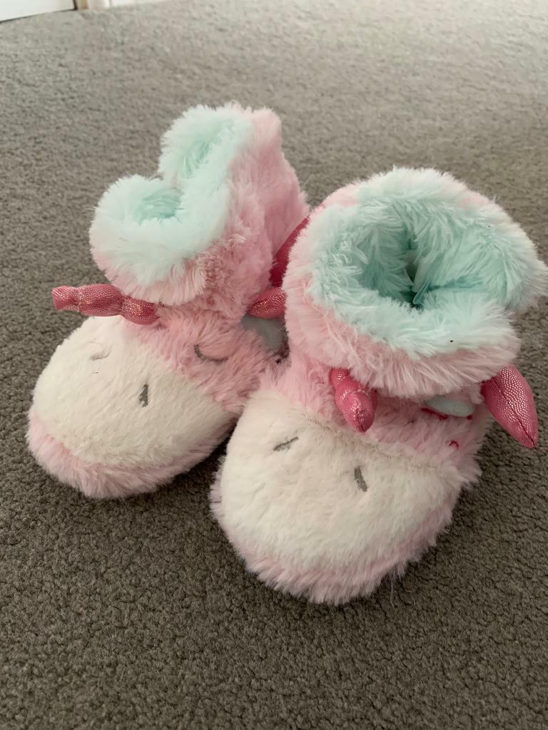 youth slippers size 6